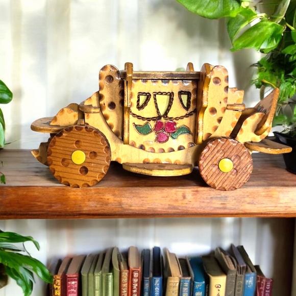 Vintage Tramp Art Carriage Gift or Trinket Box, Cinderella Coach Ring Box - Picture 12 of 12